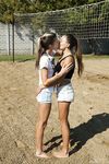 Gina Gerson & Talia Mint - Szex a kertben