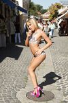 Aleska Diamond - Sexy outfit op straat