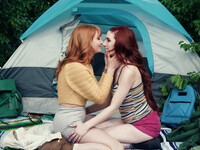 Lacy Lennon e Aria Carson si leccano nella tenda