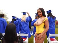 Alona bloom és lily starfire szopja a szerencsés pasit pov stílusban