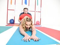 Phoenix Marie - Sportos anyuka seggbe dugva