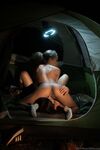 Alexis Fawx a Cecilia Lion při sexu ve stanu