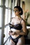 Romi Rain i Penny Barber liżą się nawzajem