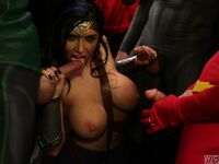 Romi Rain a szuperhős megkefélve