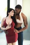 Romi Rain a černý ocas