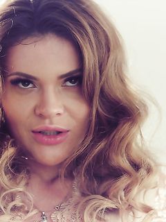 Gina Gerson & Verona Sky - Érzéki pina nyalás