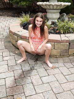 Ellie Eilish - Flexible Teenie-Schlampe