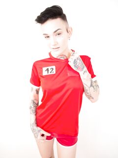 Nikki Hearts - Tetovált ribanc
