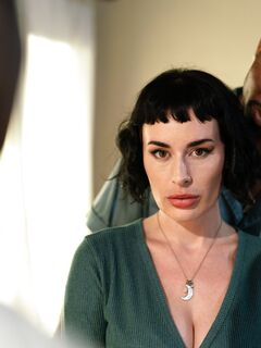 Olive glass nagy fekete farkat szop és kapja a sperma a természetes tökeire