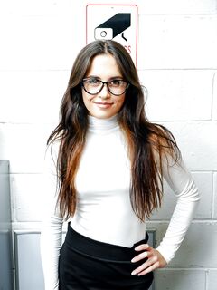 Daisy pheonix a szemtelen tini megbüntetve lopásért