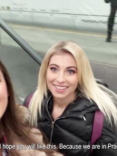 Taylee dřevo a lilly bella divoké lesbičky kočička slintání v různých pozicích