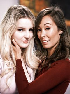 Christy love és eliza eves nagy élvezettel nyaldossák egymás borotvált puncit