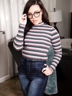Gina Valentina és Whitney Wright kinyalják egymást