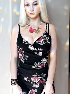Skylar Vox a nagy mellű tini