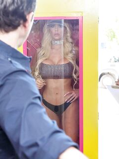 Nicolette Shea și Vivian Azure au o relație în trei
