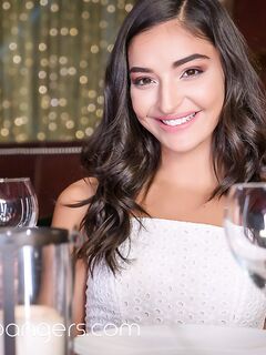 Emily Willis beim Sex im Restaurant